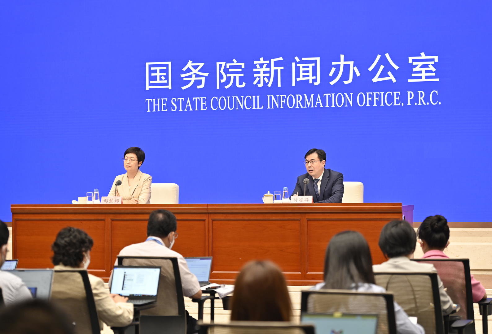 解码5月经济数据：消费拉动经济作用变大了吗？如何理解600万青年在找工作？