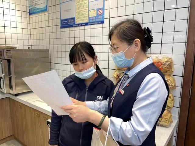 济南农商银行营业部积极开展反电信网络诈骗宣传活动 运营商 电信 电信网络 行业新闻 第2张 济南农商银行营业部积极开展反电信网络诈骗宣传活动 运营商 电信 电信网络 行业新闻 第2张