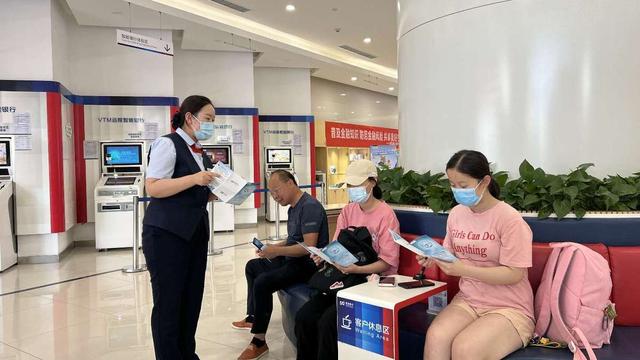浦发银行郑州分行开展普及金融知识万里行系列活动