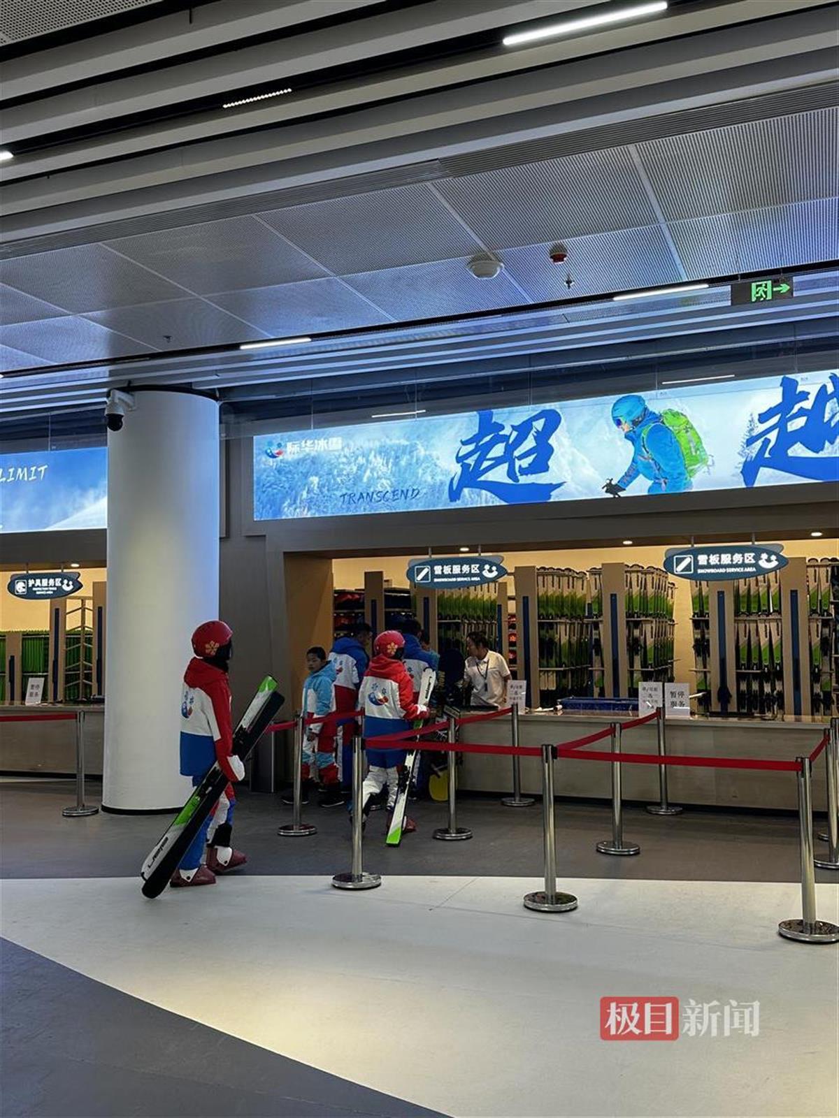 夏季冰雪经济升温！咸宁新增一大型滑雪馆，武汉一滑雪店会员翻倍增长