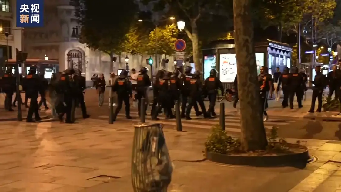 法国骚乱！超200个商业实体被洗劫一空，300家银行网点被烧毁... 国际社会 商业 银行 行业新闻 第8张