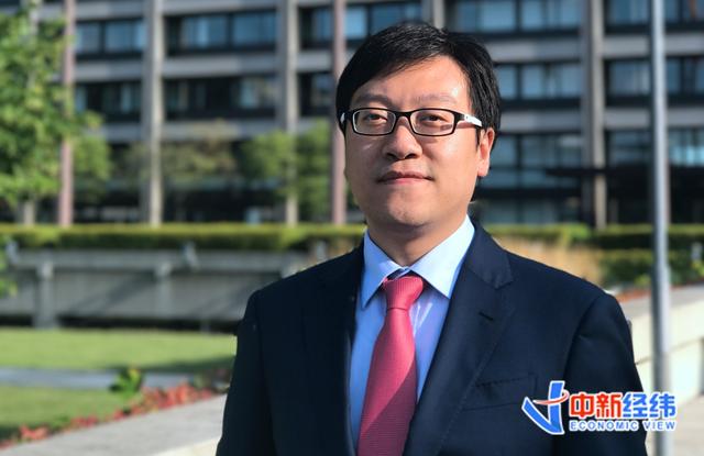 「东看西看」明明：国内银行下调美元存款利率，人民币汇率受何影响？