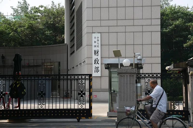 部分地区财政承压，扩大中央债务能否破局？