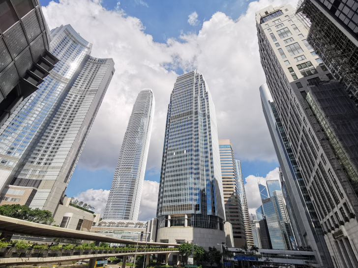 富国银行(WFC.US)Q2业绩好于预期 上调全年净利息收入指引