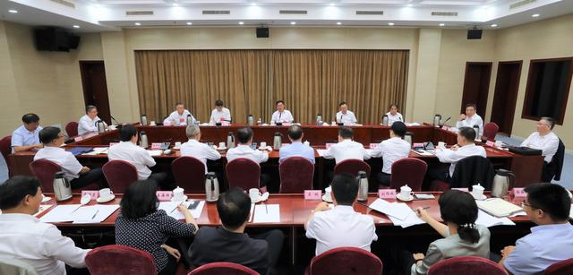 国务院国资委：发挥好国民经济“压舱石”“顶梁柱”作用