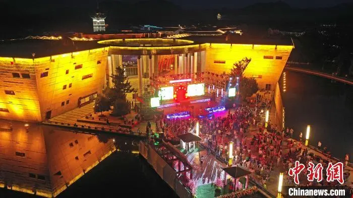 江西龙虎山开启暑期“夜游”模式 点亮名山经济新“夜”态 夜游 音乐 龙虎山 行业新闻 第2张