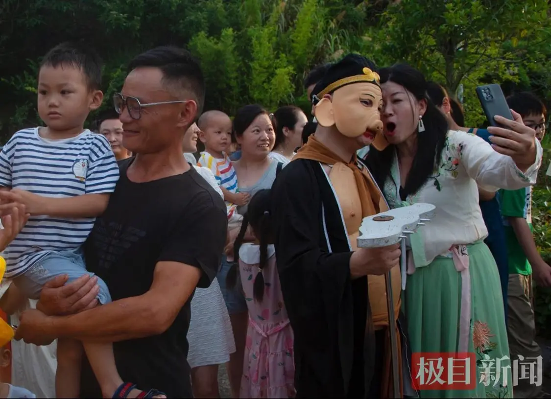 灯文化激活夜经济，罗田县烟火不夜城闪耀甫薇山庄 罗田 行业新闻 第4张