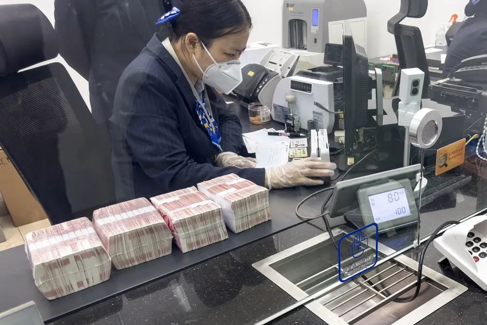 银行理财权益投资处历史低位，什么信号？ 银行理财 银行 投资 行业新闻 第2张