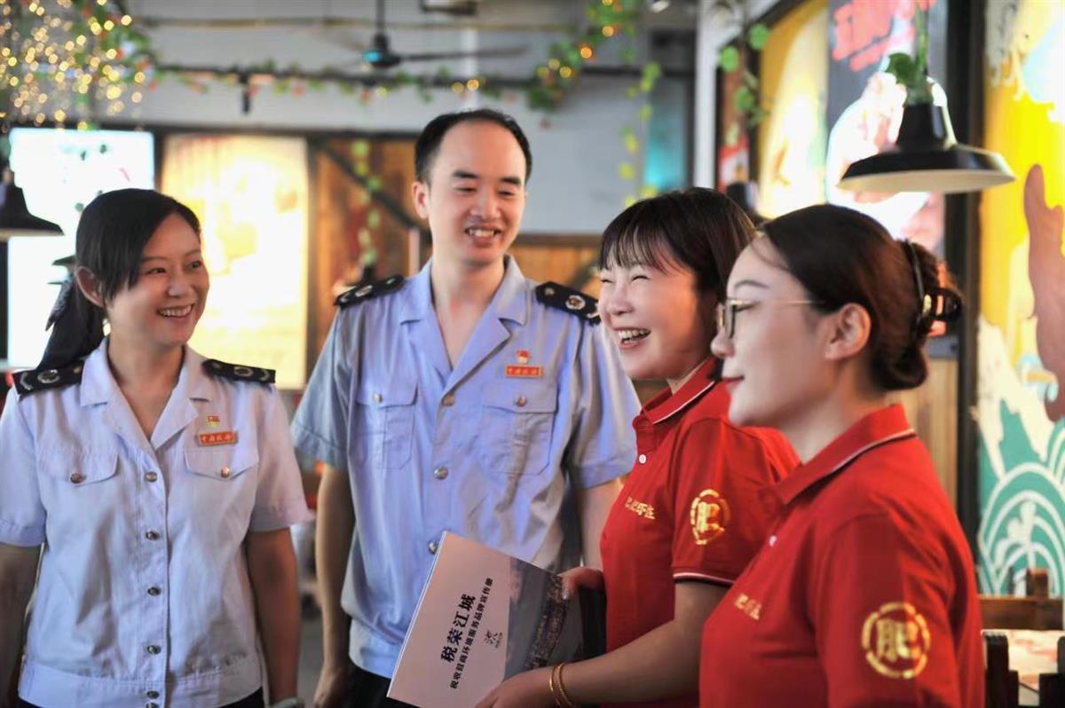 税惠直达助力江城“夏日经济”持续升温