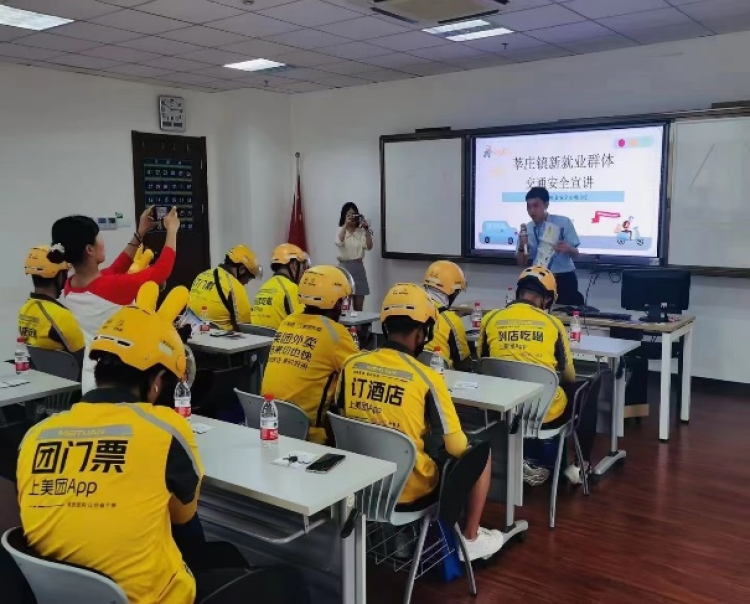 厦门国际银行上海闵行支行贴心服务客户 暖心回馈社会 阿姨 银行业 行业新闻 第2张