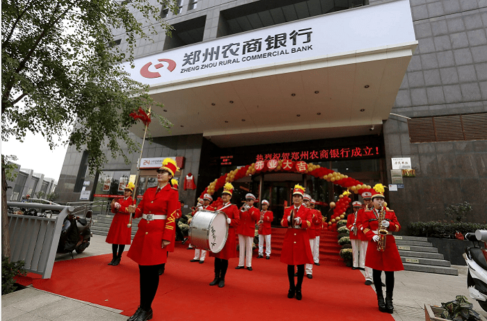 原创 员工为企业贷款，付费上班真的出现了