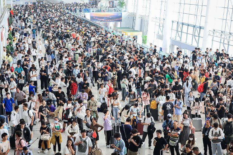 中国经济信心说丨单日首破2000万人次！“加强版黄金周”彰显经济活力 经济 黄金周 行业新闻 第2张