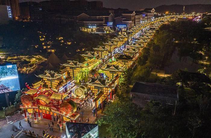 中国经济信心说 | 单日首破2000万人次！“加强版黄金周”彰显经济活力