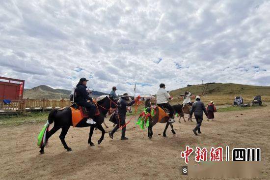 康定：马背经济助力乡村振兴