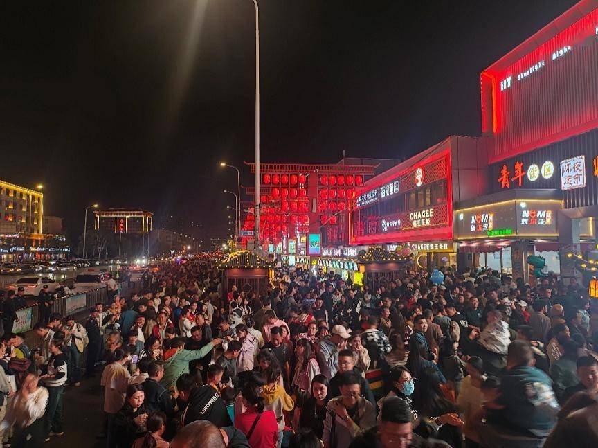 国庆假期，宁夏夜市经济“人气旺”