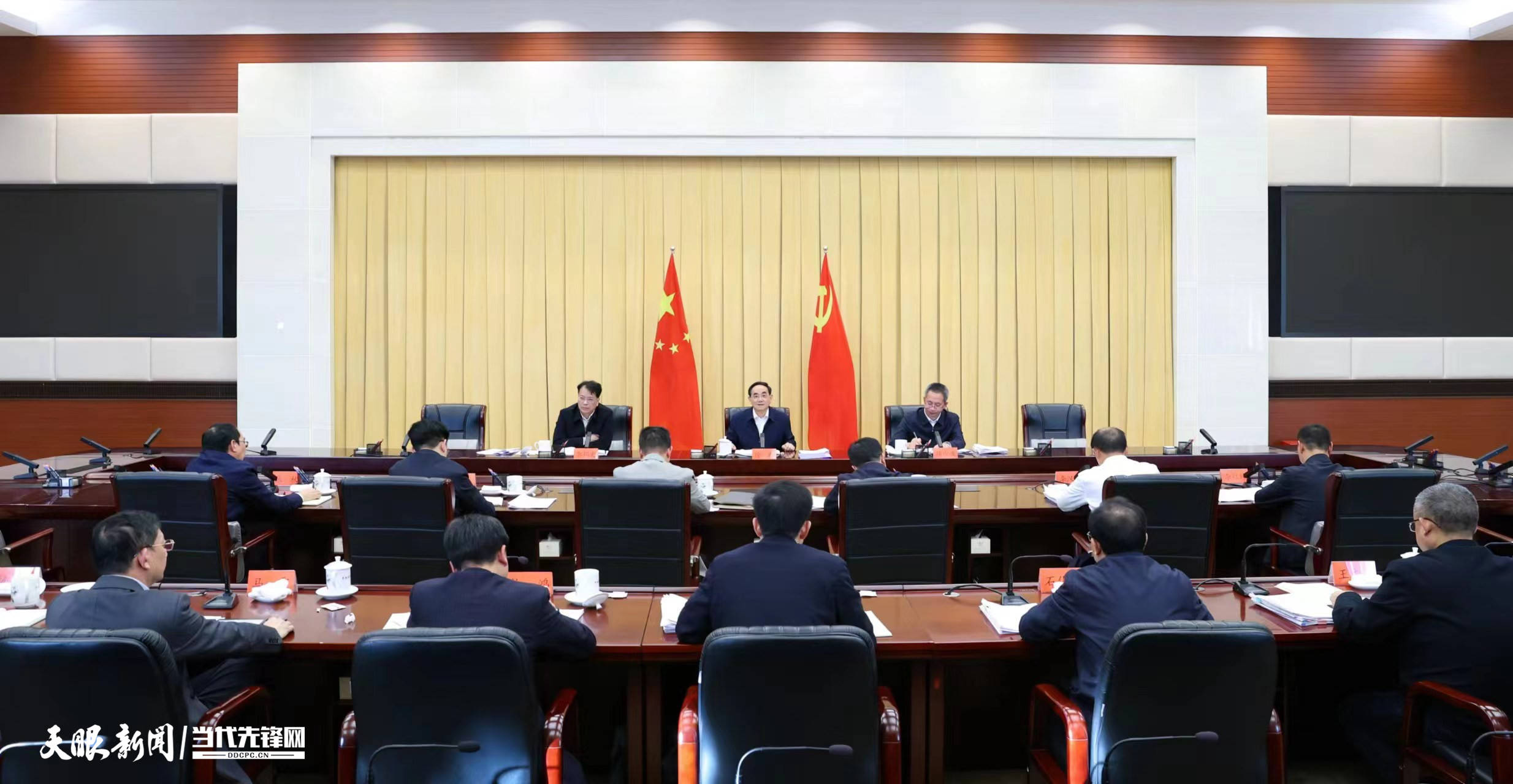 徐麟主持召开经济领域专家座谈会 听取对明年全省经济工作的意见建议