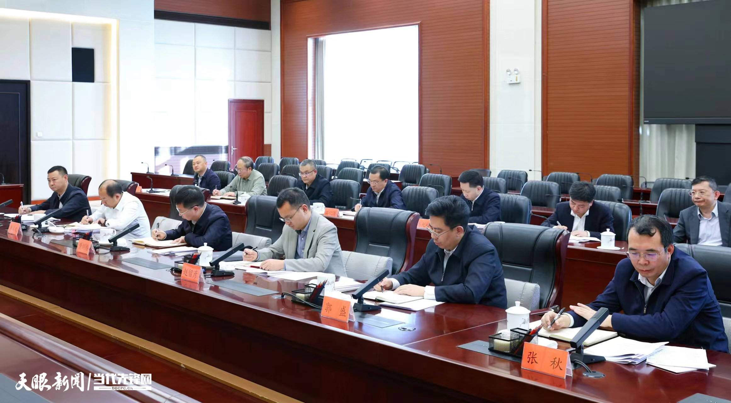 徐麟主持召开经济领域专家座谈会 听取对明年全省经济工作的意见建议 时政 经济 徐麟 行业新闻 第2张
