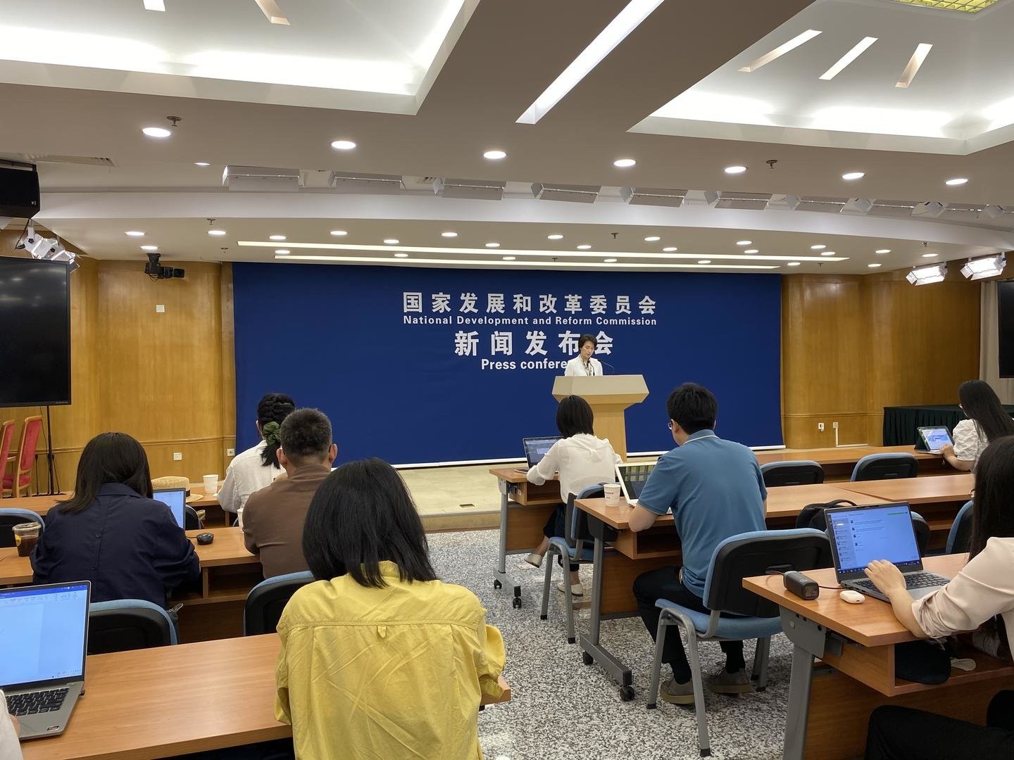 国家发改委：将大力推进降低实体经济企业成本，助力经济运行整体好转