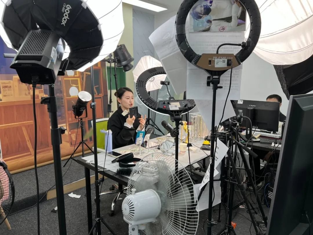 推动万亿级网红经济成为长红经济