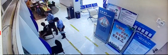 连续在三个银行网点碰壁后，他被警察带走 银行 银行网点 行业新闻 第6张