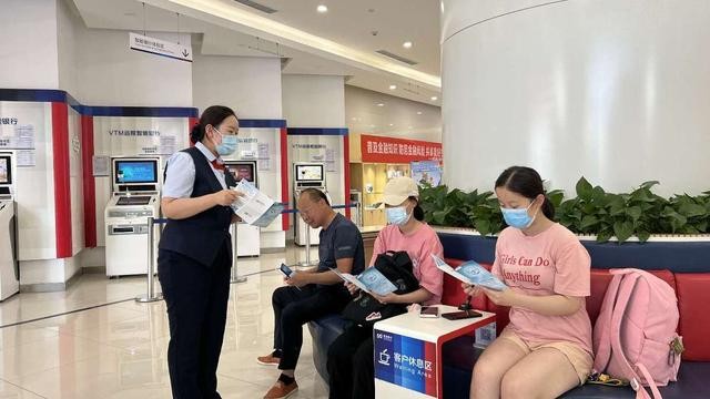 浦发银行郑州分行开展普及金融知识万里行系列活动