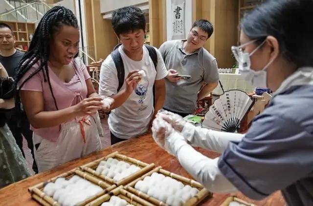 时评：“端午经济”释放消费活力