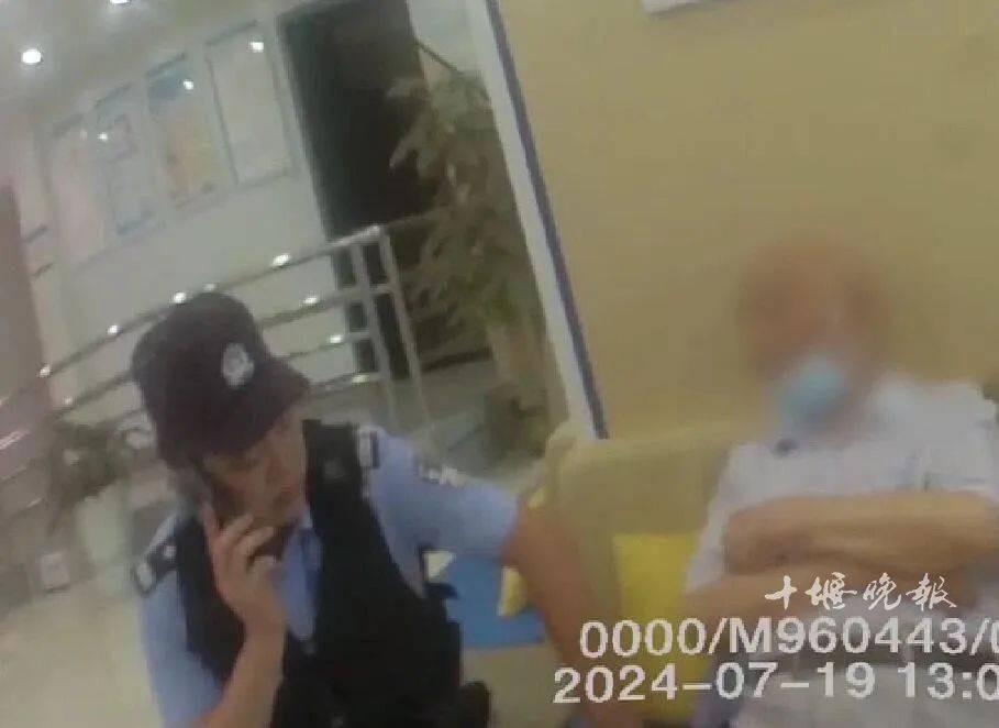 发生在十堰银行……工作人员紧急报警，巨款保住了
