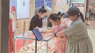 七夕节将至， “浪漫经济”爱“你”没商量