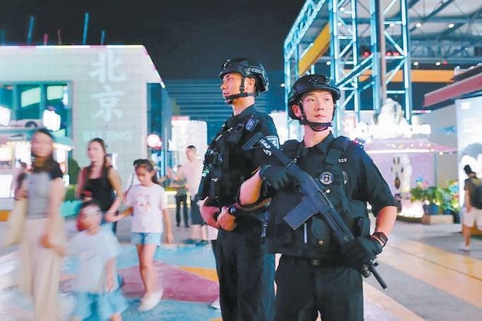 “夜间警务”护航夜经济