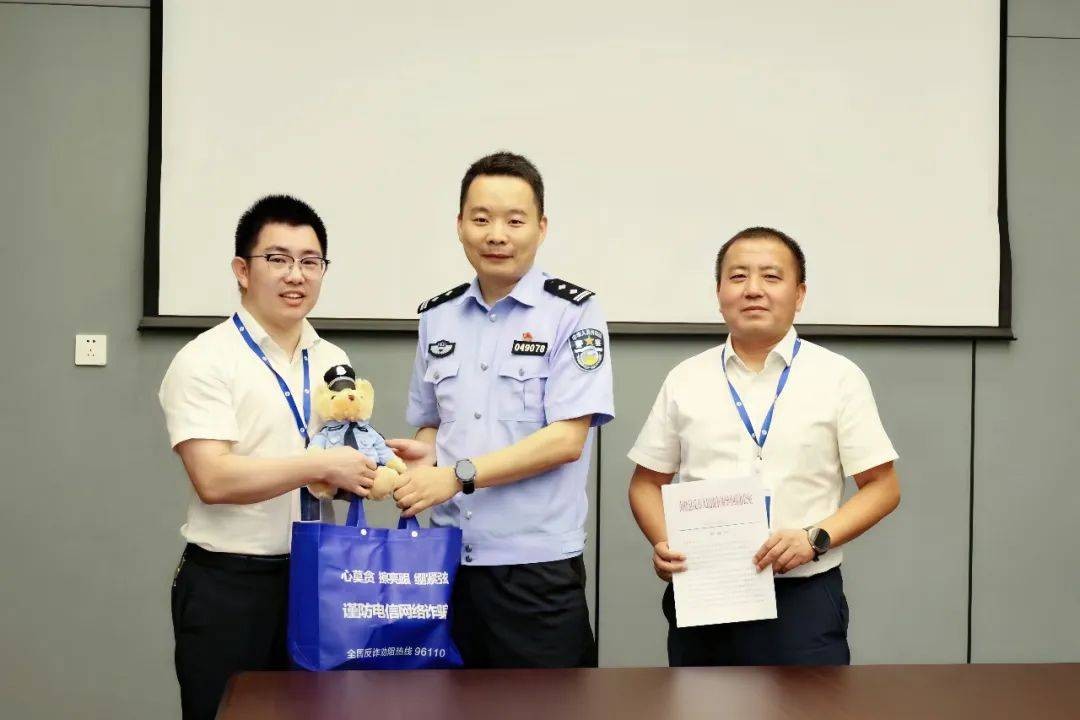 怎么回事？海盐一银行柜员拒绝给老人办理业务…… 社会万象 银行 行业新闻 第5张